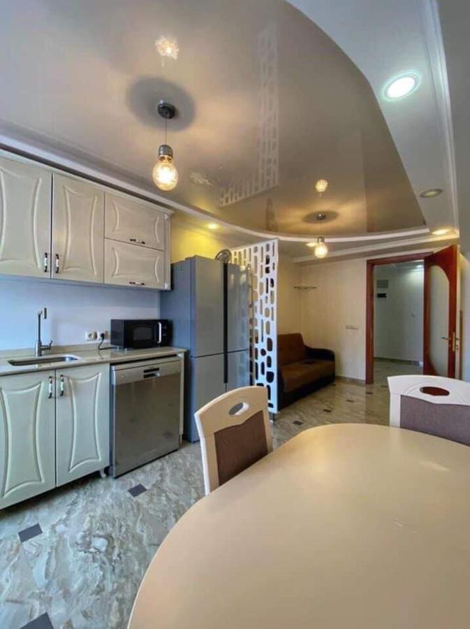 Apartment Dolphin Batoemi Buitenkant foto