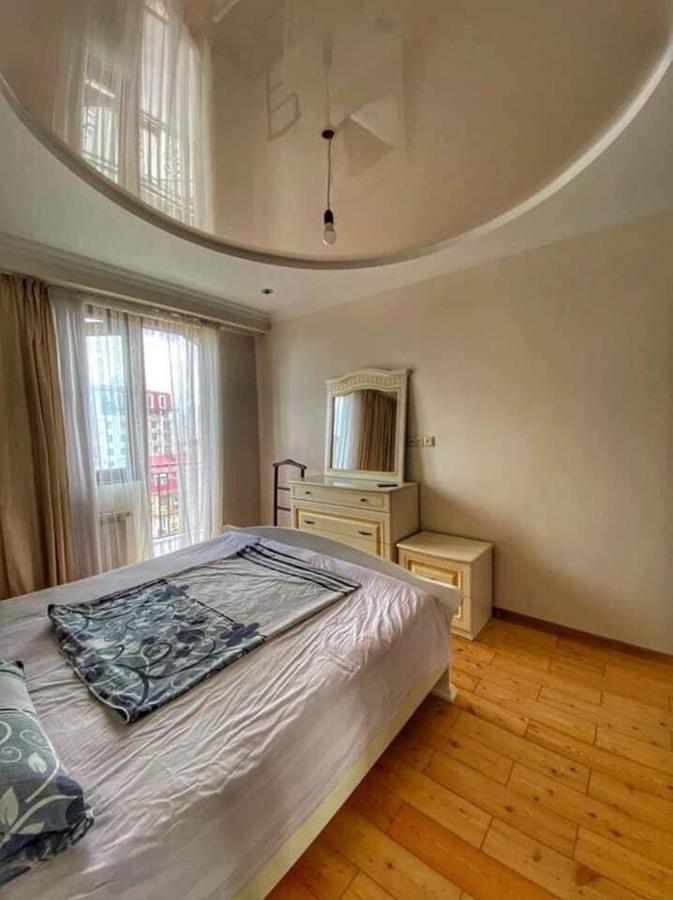 Apartment Dolphin Batoemi Buitenkant foto